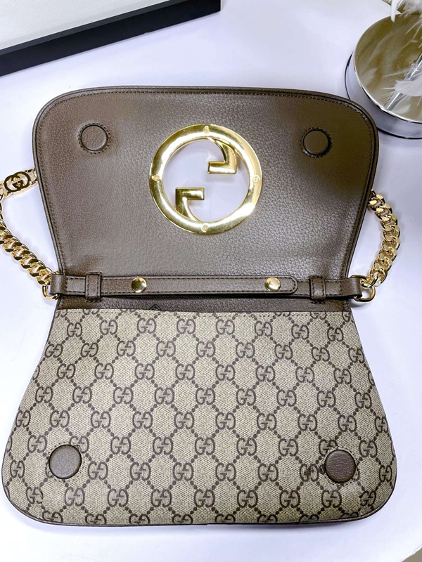 激安グッチバッグコピー着用イメージ